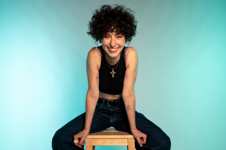 Paula Valls: “El català em serveix per crear cançons de temàtica més íntima”