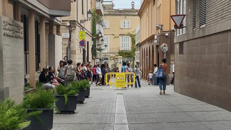 Les 10 escoles de Sarrià-Sant Gervasi on es regula el trànsit a l’entrada i la sortida