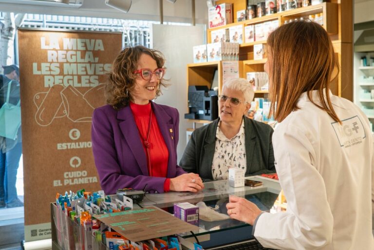 Una farmàcia de Galvany, la primera a dispensar una copa menstrual reutilitzable