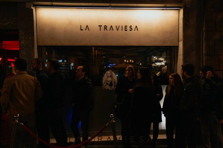L’Ajuntament precinta durant 45 dies el bar de copes La Traviesa del carrer Tuset