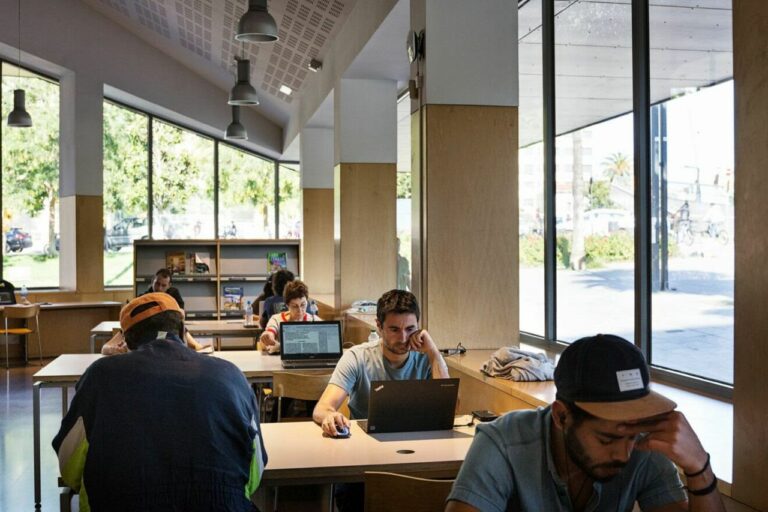 La biblioteca Joan Maragall obre fins a les 00 h el cap de setmana previ a la selectivitat La biblioteca Joan Maragall obre fins a les 00 h el cap de setmana previ a la selectivitat