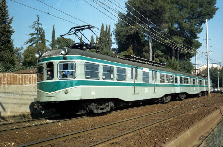 L’icònic Tren Granota de FGC del 1944 tornarà a circular el diumenge 2 de juny L’icònic Tren Granota de FGC del 1944 tornarà a circular el diumenge 2 de juny