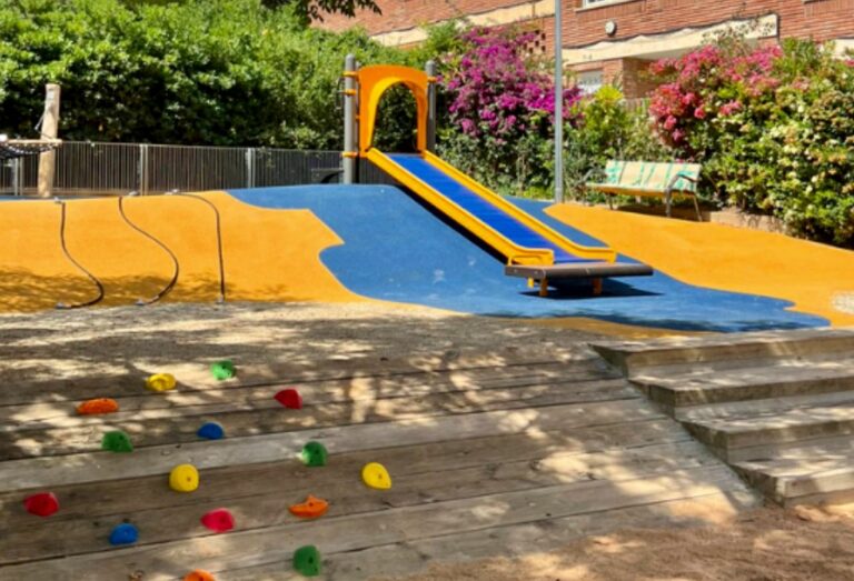 Obre la nova àrea de joc infantil dels jardins de Mercè Rodoreda al Putxet Obre la nova àrea de joc infantil dels jardins de Mercè Rodoreda al Putxet