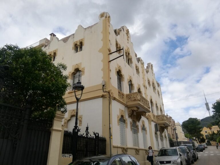 El carrer Pomaret al Sarrià de dalt: modernisme, ruralitat i arbres centenaris