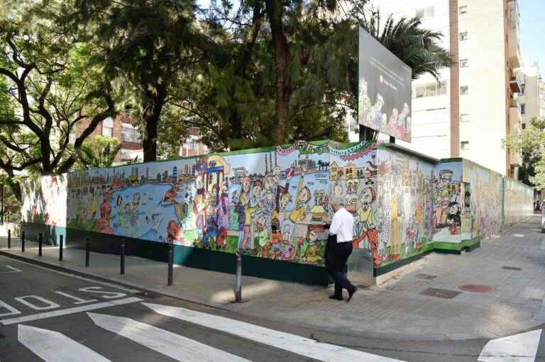 Apareix un mural de Pilarín Bayés a Sant Gervasi en homenatge a la gent gran