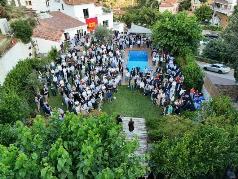 Sarrià reuneix 500 persones d’un grup opositor al Barça de Laporta, ‘Som un clam’