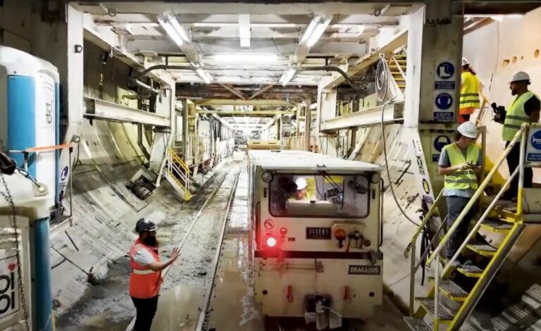 Vídeo. La tuneladora de l’L9 del Metro arriba a la futura estació de Mandri
