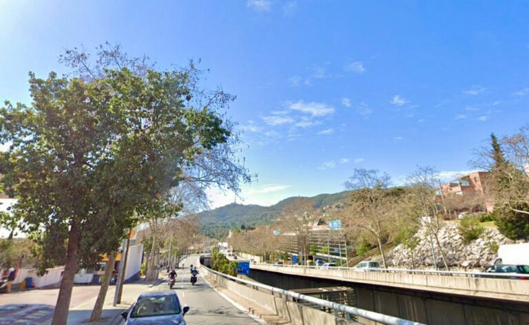 Mor un motorista en un accident de trànsit a Sarrià Mor un motorista en un accident de trànsit a Sarrià