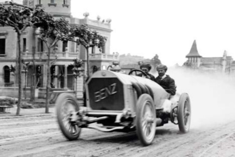 Un dels cotxes que van participar a la cursa de la Copa Tibidabo, el 1914.