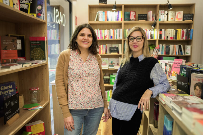‘Oasi de lletres’, la llibreria diversa, propera i local del carrer Muntaner