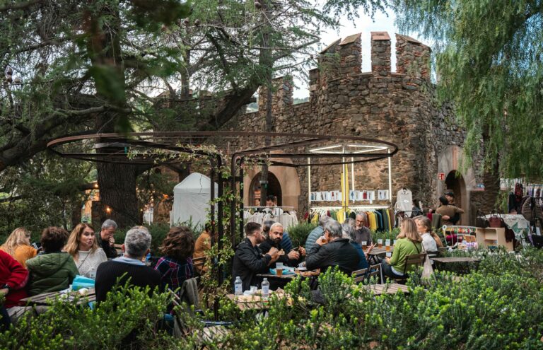 Gairebé 7.000 persones visiten el mercat de moda, art i gastronomia ‘BCN en las alturas’ Gairebé 7.000 persones visiten el mercat de moda, art i gastronomia ‘BCN en las alturas’