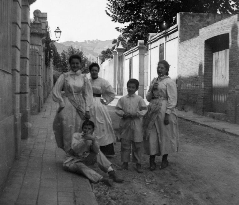 El carrer de la Duquessa d’Orleans, una via que va acollir torres de la gran burgesia catalana fins a la Guerra Civil