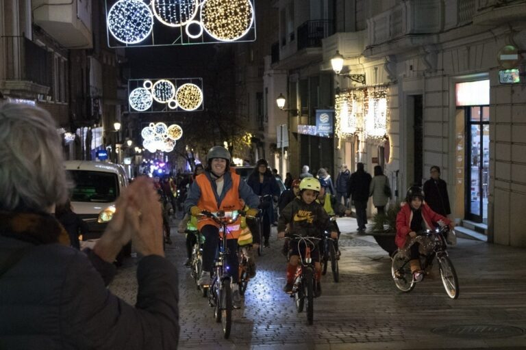 La tercera edició del Bicillums torna el 14 de desembre per omplir de bicicletes els carrers de Sarrià-Sant Gervasi La tercera edició del Bicillums torna el 14 de desembre per omplir de bicicletes els carrers de Sarrià-Sant Gervasi
