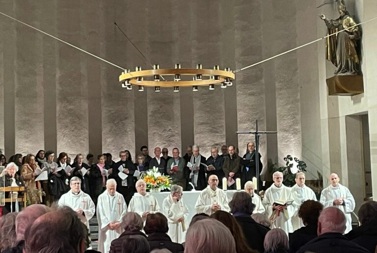 Sant Ildefons clou les celebracions del 75è aniversari amb un emotiu homenatge a la comunitat