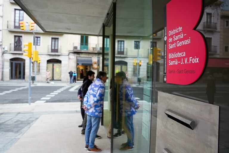 La nova Biblioteca de Sarrià aixeca polèmica: veïns demanen allargar l’horari d’obertura