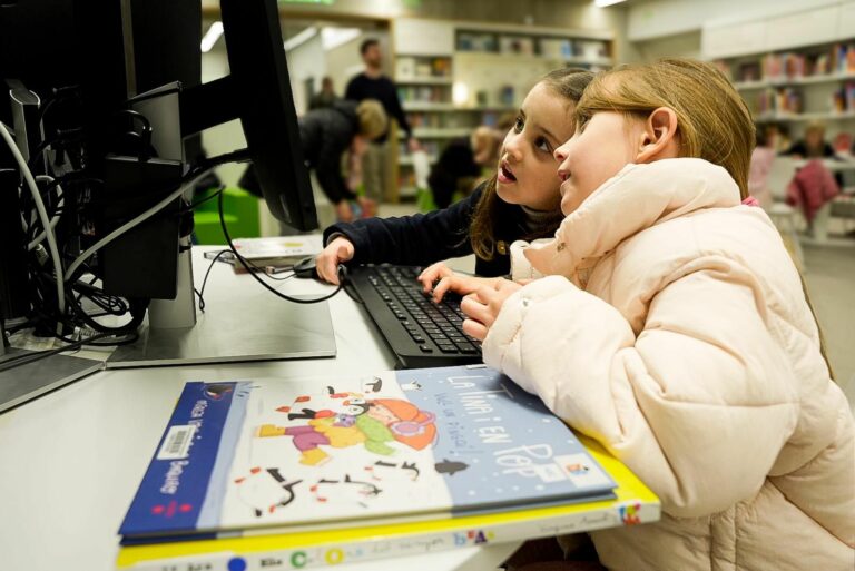 “Feia molt que l’esperàvem i és molt maca”: així s’ha viscut la inauguració de la Biblioteca J.V. Foix de Sarrià