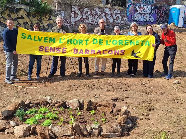 Planten un hort “simbòlic” al Parc de l’Oreneta com a senyal de protesta