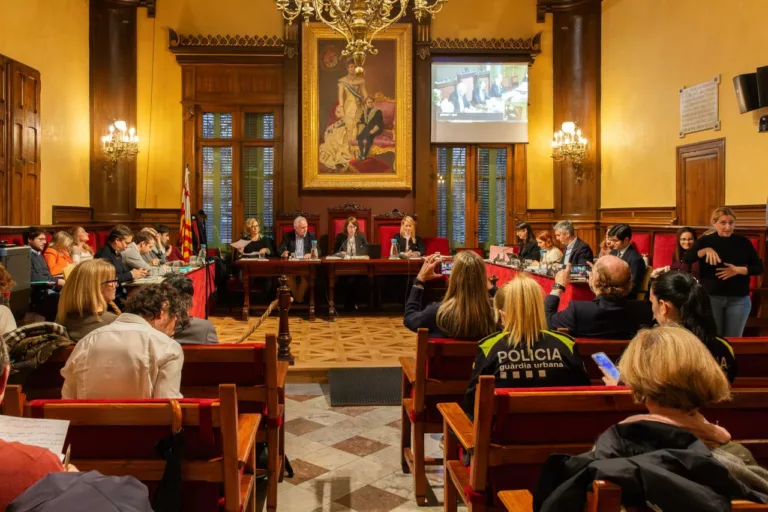 La mobilitat i la cultura popular, els protagonistes de les crítiques de l’oposició al ple de Sarrià-Sant Gervasi
