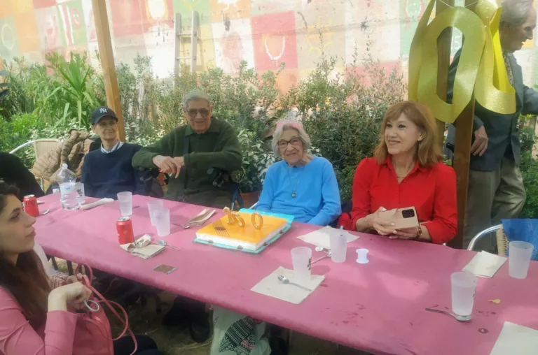 Una seixantena de veïns celebren el centenari de la sarrianenca Paquita Liarte