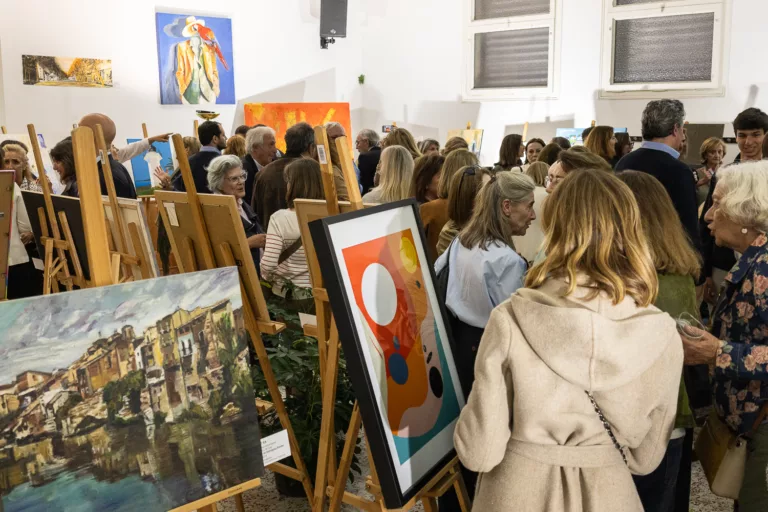 El Santuari Sant Antoni de Pàdua inaugura l’exposició benèfica “L’art amb València”