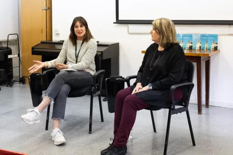 Marta Romagosa i Assís aterren la novel·la ‘28 metres’ a Sarrià: “És una història de contrastos”