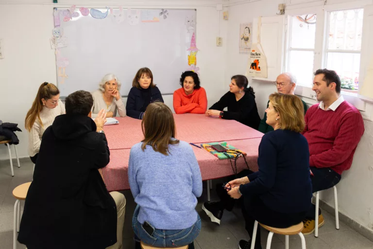 Vincles, els grups de conversa per a nouvinguts que fomenten l’ús social del català: “Vull estar integrada i poder relacionar-me”