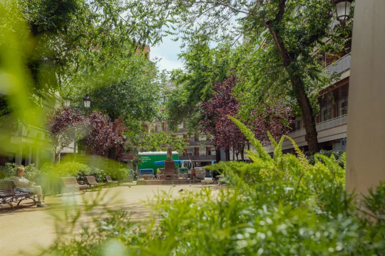 Així serà la nova plaça d’Adrià: plataforma única sense circulació i més arbrat