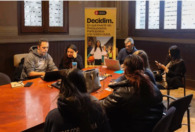 Entitats veïnals denuncien el bloqueig de l’Ajuntament a demandes dels pressupostos participatius