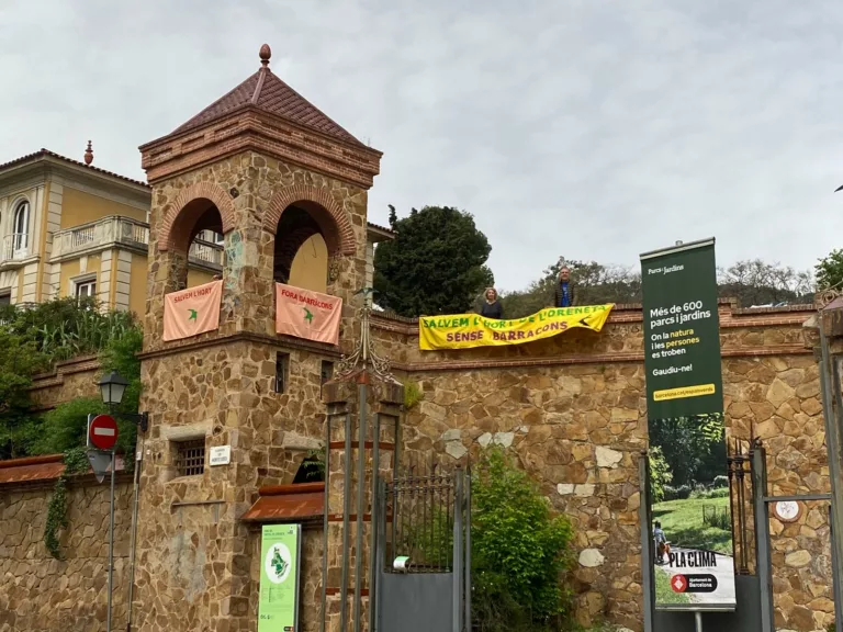 La pressió veïnal contra els barracons del Parc de l’Oreneta fa efecte: la fiscalia els investiga