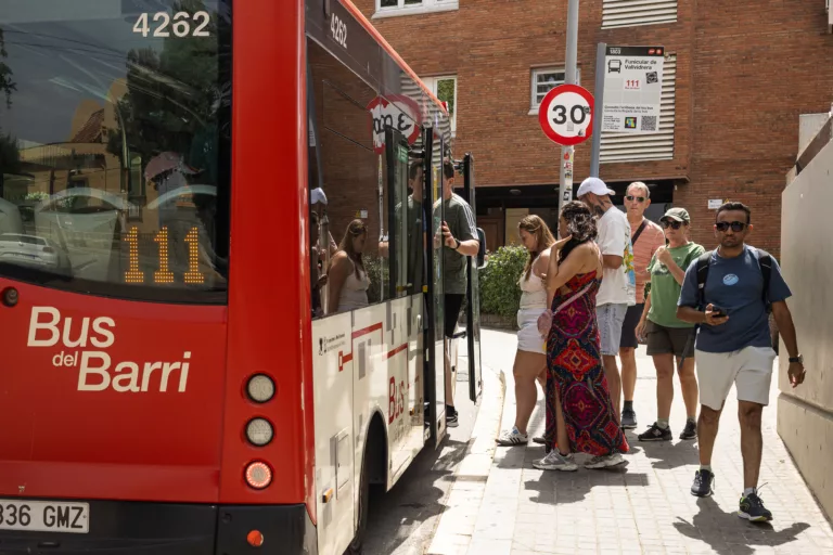 El turisme col·lapsa el transport públic de Vallvidrera