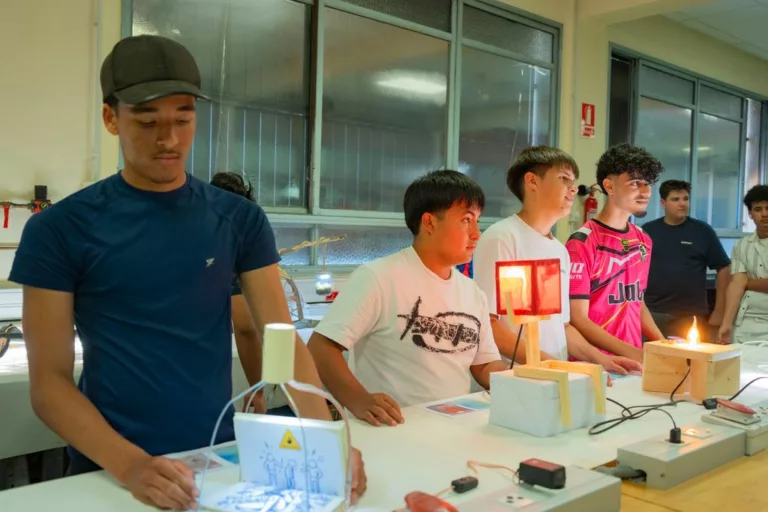 Alumnes dels Salesians Sarrià creen obres per reivindicar els grans reptes socials