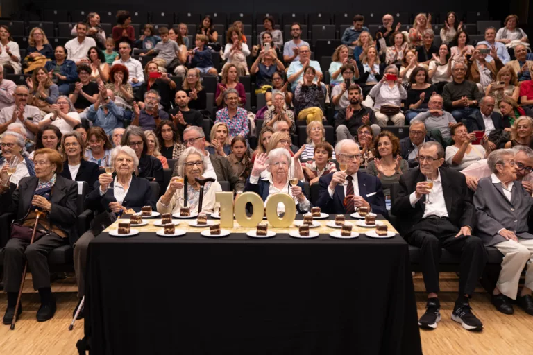 Sarrià–Sant Gervasi homenatja les persones centenàries