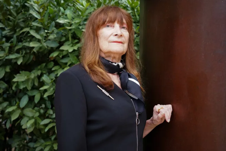 Tòtem I, 10 anys als jardins de la Vil·la Florida