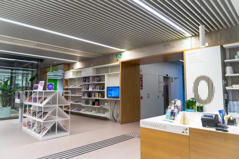 “Continuarem anant a altres biblioteques”: un any de la inauguració de la J.V. Foix